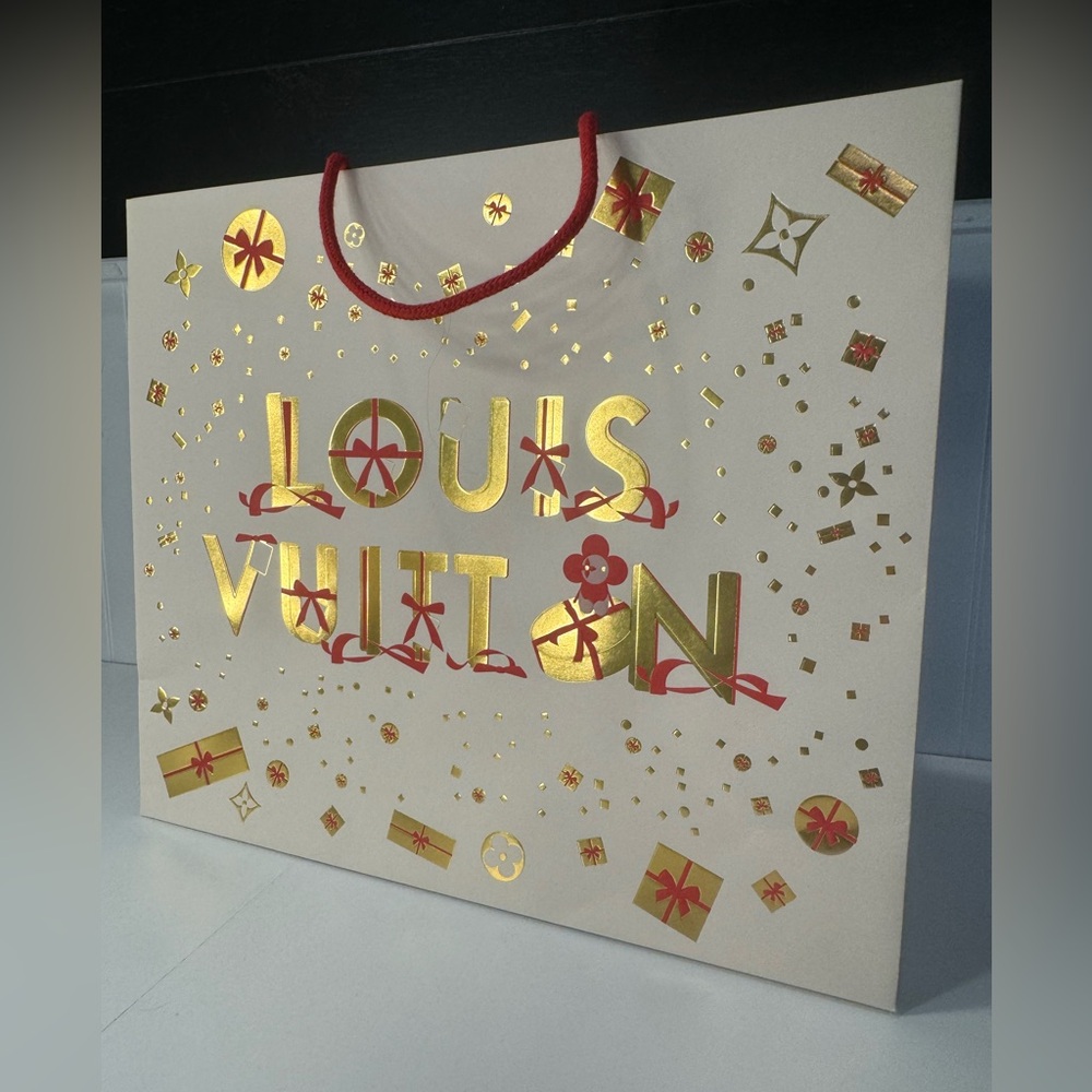 Louis Vuitton ‼️Christmas shopping bag‼️